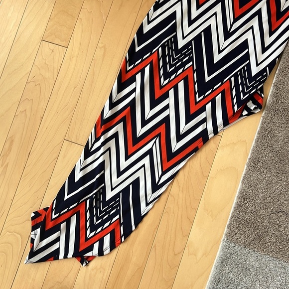 Emerald Sundae summer dress with built in bra. Pretty geometrical pattern size S - Picture 4 of 5